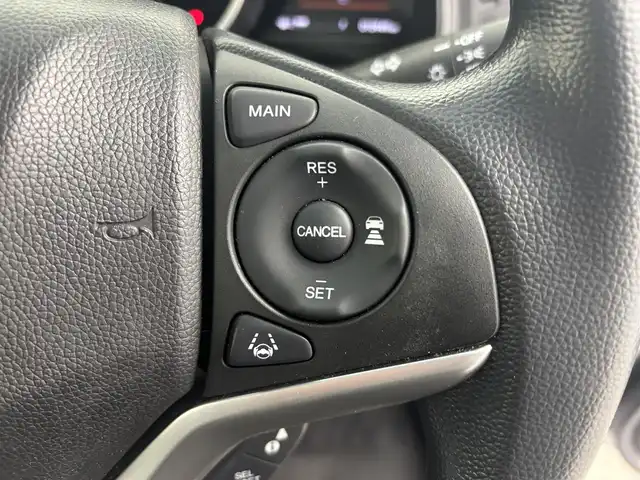 ホンダ フィット 13G F 富山県 2017(平29)年 1.1万km ルナシルバーM １オーナー/純正オーディオ（CD）/ホンダセンシング/ACC/CMBS（衝突軽減ブレーキ）/レーンキープアシストシステム/先行車発進お知らせ/スマートキー/プッシュスタート/横滑防止装置/純正マット・社外バイザー/保証書、取説/スペアキー