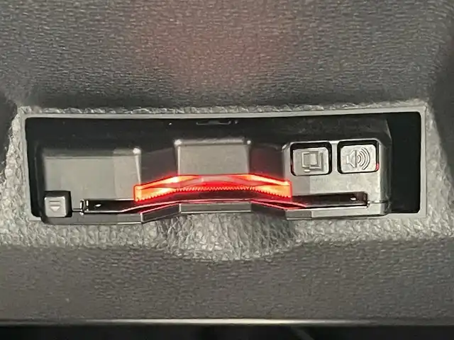 トヨタ ヤリスクロス ハイブリッド Z 滋賀県 2021(令3)年 3.3万km ホワイトパールクリスタルシャイン 純正8インチナビ/【Bluetooth/USB/Miracast】/バックカメラ/ETC/前後ドラレコ/ブラインドスポットモニター/セーフティセンス/・プリクラッシュセーフティ/・レーントレーシングアシスト/・レーダークルーズコントロール/・オートマチックハイビーム/・ロードサインアシスト/クリアランスソナー/シートヒーター/パワーシート/ハーフレザーシート/LEDヘッドライト