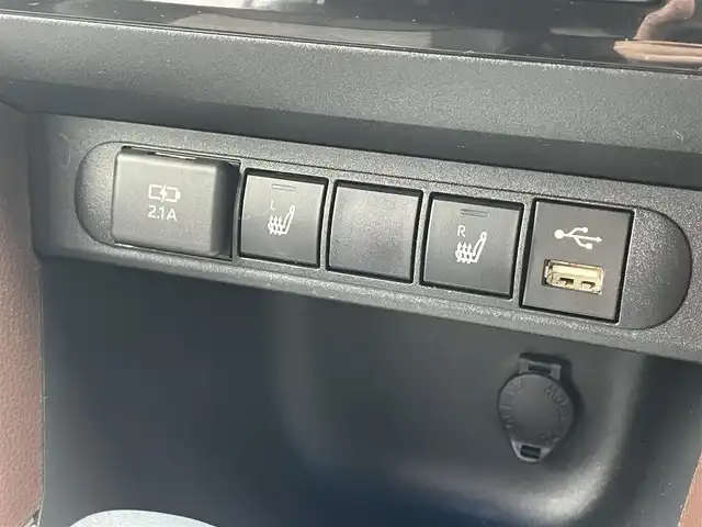 トヨタ ヤリスクロス ハイブリッド Z 滋賀県 2021(令3)年 3.3万km ホワイトパールクリスタルシャイン 純正8インチナビ/【Bluetooth/USB/Miracast】/バックカメラ/ETC/前後ドラレコ/ブラインドスポットモニター/セーフティセンス/・プリクラッシュセーフティ/・レーントレーシングアシスト/・レーダークルーズコントロール/・オートマチックハイビーム/・ロードサインアシスト/クリアランスソナー/シートヒーター/パワーシート/ハーフレザーシート/LEDヘッドライト