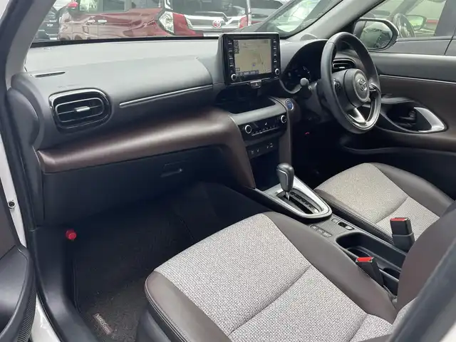 トヨタ ヤリスクロス ハイブリッド Z 滋賀県 2021(令3)年 3.3万km ホワイトパールクリスタルシャイン 純正8インチナビ/【Bluetooth/USB/Miracast】/バックカメラ/ETC/前後ドラレコ/ブラインドスポットモニター/セーフティセンス/・プリクラッシュセーフティ/・レーントレーシングアシスト/・レーダークルーズコントロール/・オートマチックハイビーム/・ロードサインアシスト/クリアランスソナー/シートヒーター/パワーシート/ハーフレザーシート/LEDヘッドライト