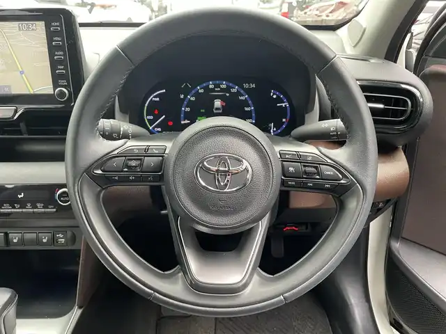 トヨタ ヤリスクロス ハイブリッド Z 滋賀県 2021(令3)年 3.3万km ホワイトパールクリスタルシャイン 純正8インチナビ/【Bluetooth/USB/Miracast】/バックカメラ/ETC/前後ドラレコ/ブラインドスポットモニター/セーフティセンス/・プリクラッシュセーフティ/・レーントレーシングアシスト/・レーダークルーズコントロール/・オートマチックハイビーム/・ロードサインアシスト/クリアランスソナー/シートヒーター/パワーシート/ハーフレザーシート/LEDヘッドライト