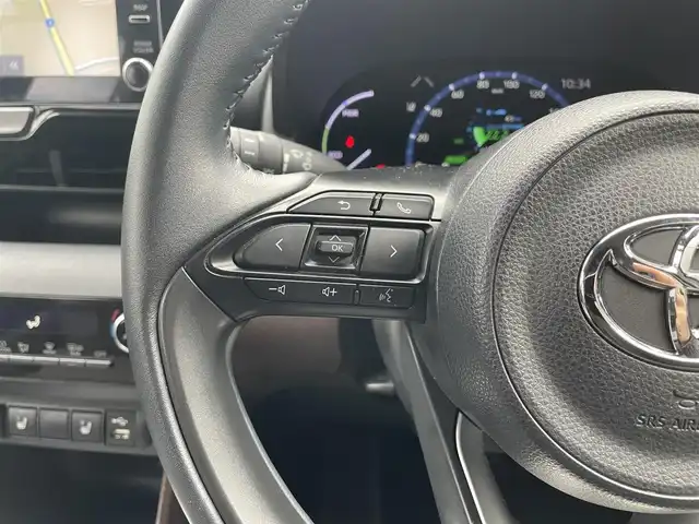 トヨタ ヤリスクロス ハイブリッド Z 滋賀県 2021(令3)年 3.3万km ホワイトパールクリスタルシャイン 純正8インチナビ/【Bluetooth/USB/Miracast】/バックカメラ/ETC/前後ドラレコ/ブラインドスポットモニター/セーフティセンス/・プリクラッシュセーフティ/・レーントレーシングアシスト/・レーダークルーズコントロール/・オートマチックハイビーム/・ロードサインアシスト/クリアランスソナー/シートヒーター/パワーシート/ハーフレザーシート/LEDヘッドライト