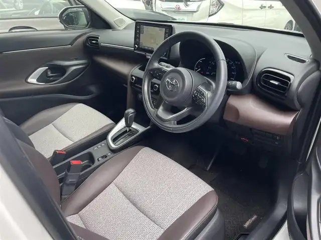 トヨタ ヤリスクロス ハイブリッド Z 滋賀県 2021(令3)年 3.3万km ホワイトパールクリスタルシャイン 純正8インチナビ/【Bluetooth/USB/Miracast】/バックカメラ/ETC/前後ドラレコ/ブラインドスポットモニター/セーフティセンス/・プリクラッシュセーフティ/・レーントレーシングアシスト/・レーダークルーズコントロール/・オートマチックハイビーム/・ロードサインアシスト/クリアランスソナー/シートヒーター/パワーシート/ハーフレザーシート/LEDヘッドライト