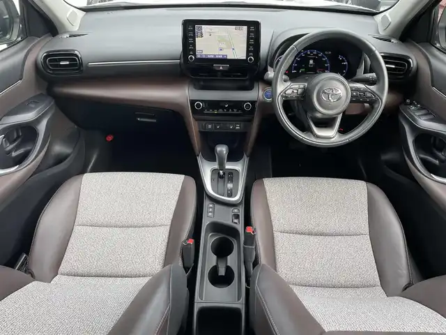 トヨタ ヤリスクロス ハイブリッド Z 滋賀県 2021(令3)年 3.3万km ホワイトパールクリスタルシャイン 純正8インチナビ/【Bluetooth/USB/Miracast】/バックカメラ/ETC/前後ドラレコ/ブラインドスポットモニター/セーフティセンス/・プリクラッシュセーフティ/・レーントレーシングアシスト/・レーダークルーズコントロール/・オートマチックハイビーム/・ロードサインアシスト/クリアランスソナー/シートヒーター/パワーシート/ハーフレザーシート/LEDヘッドライト