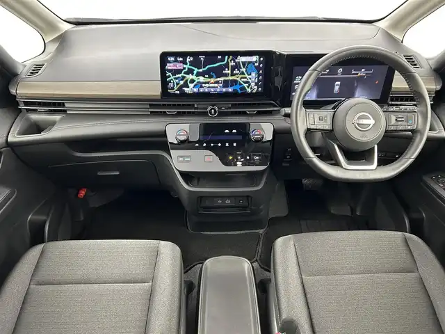 日産 セレナ e－パワー ハイウェイスター V 福岡県 2023(令5)年 0.7万km ダイヤモンドブラック 純正ＤＡナビ　/全方位カメラ　/ＥＴＣ２．０　/ワイヤレス充電　/デジタルルームミラー　/ＡＣＣ　/プロパイロット　/コーナーセンサー　/エマージェンシーブレーキ　/レーンキープ　/ＢＳＭ　/両側電動スライドドア　/ＬＥＤ