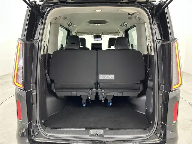 日産 セレナ e－パワー ハイウェイスター V 福岡県 2023(令5)年 0.7万km ダイヤモンドブラック 純正ＤＡナビ　/全方位カメラ　/ＥＴＣ２．０　/ワイヤレス充電　/デジタルルームミラー　/ＡＣＣ　/プロパイロット　/コーナーセンサー　/エマージェンシーブレーキ　/レーンキープ　/ＢＳＭ　/両側電動スライドドア　/ＬＥＤ