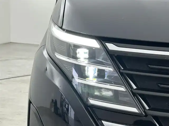 日産 セレナ e－パワー ハイウェイスター V 福岡県 2023(令5)年 0.7万km ダイヤモンドブラック 純正ＤＡナビ　/全方位カメラ　/ＥＴＣ２．０　/ワイヤレス充電　/デジタルルームミラー　/ＡＣＣ　/プロパイロット　/コーナーセンサー　/エマージェンシーブレーキ　/レーンキープ　/ＢＳＭ　/両側電動スライドドア　/ＬＥＤ