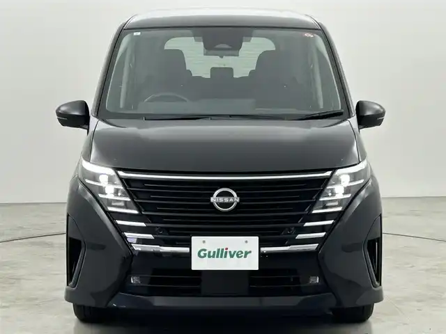 日産 セレナ e－パワー ハイウェイスター V 福岡県 2023(令5)年 0.7万km ダイヤモンドブラック 純正ＤＡナビ　/全方位カメラ　/ＥＴＣ２．０　/ワイヤレス充電　/デジタルルームミラー　/ＡＣＣ　/プロパイロット　/コーナーセンサー　/エマージェンシーブレーキ　/レーンキープ　/ＢＳＭ　/両側電動スライドドア　/ＬＥＤ