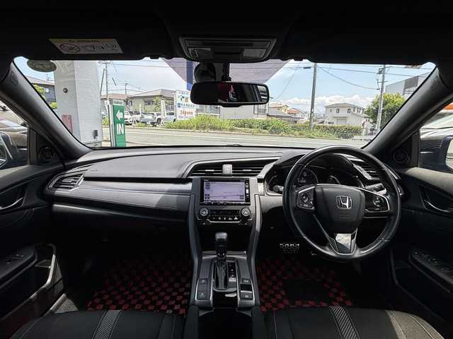 ホンダ シビック ハッチバック 熊本県 2019(平31)年 6.8万km ブリリアントスポーティブルーメタリック2トーン フルエアロ/純正ナビ（VXM-195VFi）/【フルセグTV/CD/DVD/Bluetooth/ラジオ】/バックカメラ/クルーズコントロール/パドルシフト/社外マフラー/社外足回り/前席シートヒーター/純正18インチAW/ビルトインETC/オートライト/LEDヘッドライト/フォグランプ/アイドリングストップ/ECON/横滑り防止機能/ブレーキホールド/社外フロアマット/革巻きステアリング/ステアリングスイッチ/保証書/取扱説明書