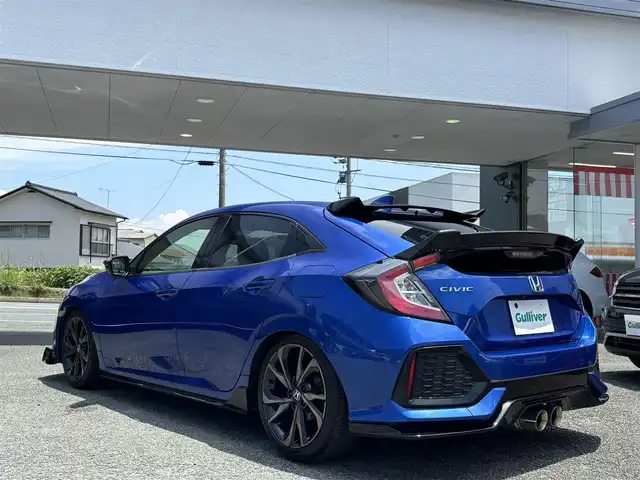 ホンダ シビック ハッチバック 熊本県 2019(平31)年 6.8万km ブリリアントスポーティブルーメタリック2トーン フルエアロ/純正ナビ（VXM-195VFi）/【フルセグTV/CD/DVD/Bluetooth/ラジオ】/バックカメラ/クルーズコントロール/パドルシフト/社外マフラー/社外足回り/前席シートヒーター/純正18インチAW/ビルトインETC/オートライト/LEDヘッドライト/フォグランプ/アイドリングストップ/ECON/横滑り防止機能/ブレーキホールド/社外フロアマット/革巻きステアリング/ステアリングスイッチ/保証書/取扱説明書