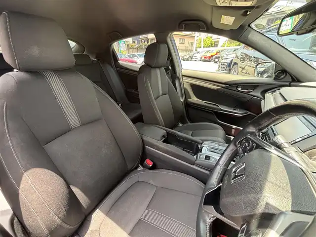 ホンダ シビック ハッチバック 熊本県 2019(平31)年 6.8万km ブリリアントスポーティブルーメタリック2トーン フルエアロ/純正ナビ（VXM-195VFi）/【フルセグTV/CD/DVD/Bluetooth/ラジオ】/バックカメラ/クルーズコントロール/パドルシフト/社外マフラー/社外足回り/前席シートヒーター/純正18インチAW/ビルトインETC/オートライト/LEDヘッドライト/フォグランプ/アイドリングストップ/ECON/横滑り防止機能/ブレーキホールド/社外フロアマット/革巻きステアリング/ステアリングスイッチ/保証書/取扱説明書