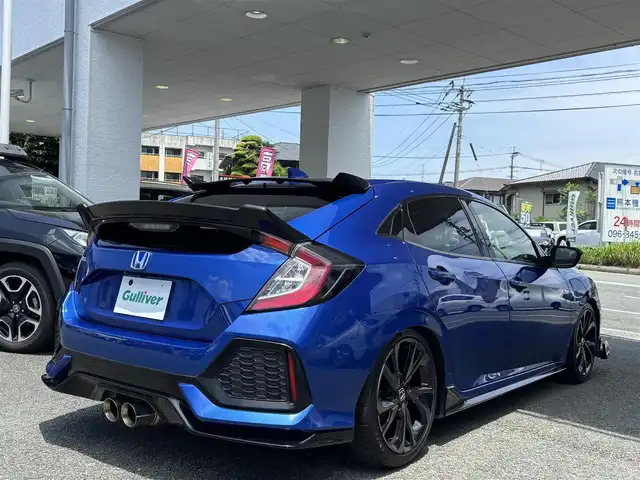 ホンダ シビック ハッチバック 熊本県 2019(平31)年 6.8万km ブリリアントスポーティブルーメタリック2トーン フルエアロ/純正ナビ（VXM-195VFi）/【フルセグTV/CD/DVD/Bluetooth/ラジオ】/バックカメラ/クルーズコントロール/パドルシフト/社外マフラー/社外足回り/前席シートヒーター/純正18インチAW/ビルトインETC/オートライト/LEDヘッドライト/フォグランプ/アイドリングストップ/ECON/横滑り防止機能/ブレーキホールド/社外フロアマット/革巻きステアリング/ステアリングスイッチ/保証書/取扱説明書