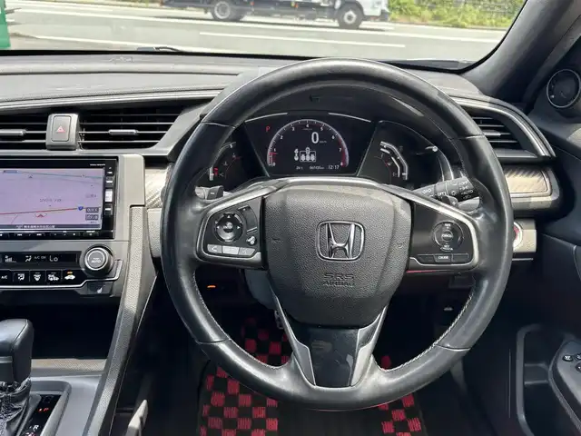 ホンダ シビック ハッチバック 熊本県 2019(平31)年 6.8万km ブリリアントスポーティブルーメタリック2トーン フルエアロ/純正ナビ（VXM-195VFi）/【フルセグTV/CD/DVD/Bluetooth/ラジオ】/バックカメラ/クルーズコントロール/パドルシフト/社外マフラー/社外足回り/前席シートヒーター/純正18インチAW/ビルトインETC/オートライト/LEDヘッドライト/フォグランプ/アイドリングストップ/ECON/横滑り防止機能/ブレーキホールド/社外フロアマット/革巻きステアリング/ステアリングスイッチ/保証書/取扱説明書