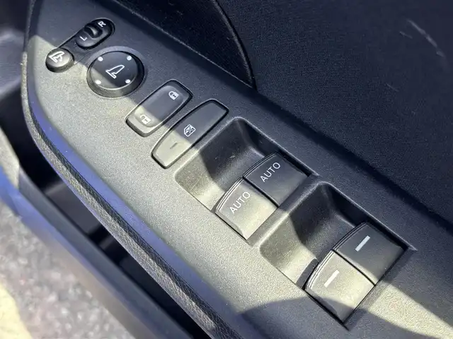 ホンダ シビック ハッチバック 熊本県 2019(平31)年 6.8万km ブリリアントスポーティブルーメタリック2トーン フルエアロ/純正ナビ（VXM-195VFi）/【フルセグTV/CD/DVD/Bluetooth/ラジオ】/バックカメラ/クルーズコントロール/パドルシフト/社外マフラー/社外足回り/前席シートヒーター/純正18インチAW/ビルトインETC/オートライト/LEDヘッドライト/フォグランプ/アイドリングストップ/ECON/横滑り防止機能/ブレーキホールド/社外フロアマット/革巻きステアリング/ステアリングスイッチ/保証書/取扱説明書