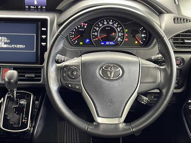 トヨタ ノア Si ダブルバイビー 鹿児島県 2018(平30)年 6.7万km ブラック 純正10インチナビ/(AM/FM/CD/DVD/Bluetooth/USB)/フリップダウンモニター/バックカメラ/ビルトインETC/両側パワースライドドア/前方ドライブレコーダー/ハーフレザーシート/TOYOTA Safety Sense/・クルーズコントロール/・プリクラッシュセーフティ/・レーンディパーチャーアラート/・先行車発進告知機能/横滑り防止機能/スマートキー/純正16インチアルミホイール/純正LEDヘッドライト/取扱説明書