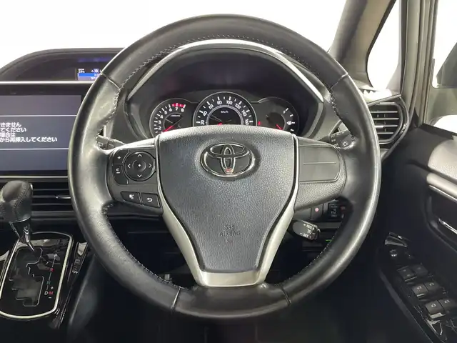 トヨタ ノア Si ダブルバイビー 神奈川県 2018(平30)年 6.7万km ブラック 純正10インチナビ/(AM/FM/CD/DVD/Bluetooth/USB)/フリップダウンモニター/バックカメラ/ビルトインETC/両側パワースライドドア/前方ドライブレコーダー/ハーフレザーシート/TOYOTA Safety Sense/・クルーズコントロール/・プリクラッシュセーフティ/・レーンディパーチャーアラート/・先行車発進告知機能/横滑り防止機能/スマートキー/純正16インチアルミホイール/純正LEDヘッドライト/取扱説明書