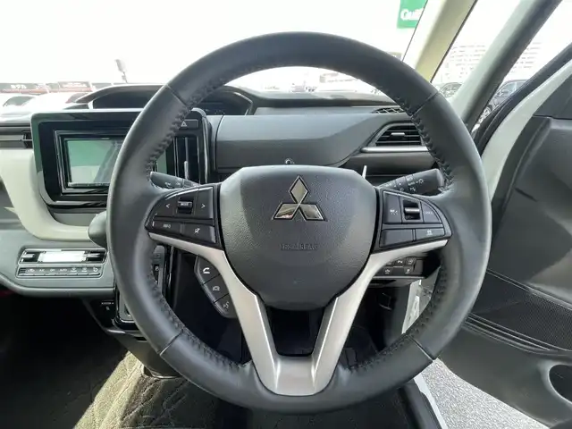 三菱 デリカＤ：２ ハイブリッドMZ ナビパッケージ 徳島県 2023(令5)年 1.3万km ピュアホワイトP 社外ナビ/プッシュスタート/バックカメラ/全方位カメラ/両側パワースライドドア/クルーズコントロール追従有/ヘッドアップディスプレイ/ETC/USB入力端子/前席シートヒーター/横滑り防止装置/コーナーセンサー/レーンキープアシスト/オートライト/LEDヘッドライト