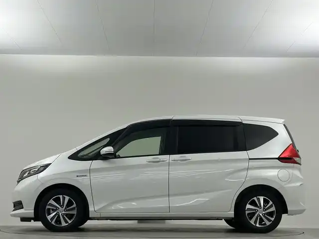 ホンダ フリード ハイブリット G ホンダセンシング 埼玉県 2021(令3)年 2万km プラチナホワイトパール Ｓパッケージ　１０．１型ナビ　両側パワースライド　ハーフレザーシート　シートヒーター　ＬＥＤヘッドライト　ビルトインＥＴＣ　寒冷地仕様　ドライブレコーダー前後　純正フロアマット　ワイパーデアイサー
