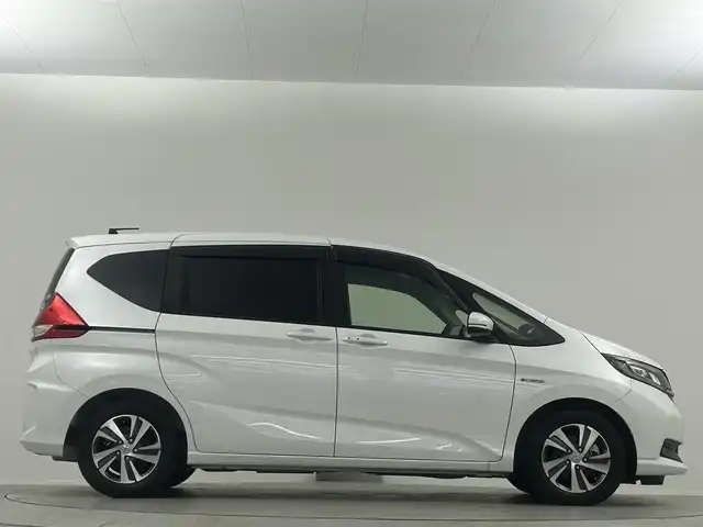 ホンダ フリード ハイブリット G ホンダセンシング 埼玉県 2021(令3)年 2万km プラチナホワイトパール Ｓパッケージ　１０．１型ナビ　両側パワースライド　ハーフレザーシート　シートヒーター　ＬＥＤヘッドライト　ビルトインＥＴＣ　寒冷地仕様　ドライブレコーダー前後　純正フロアマット　ワイパーデアイサー