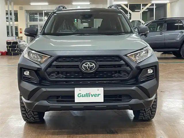 トヨタ ＲＡＶ４ アドベンチャー オフロードPKGⅡ 道央・札幌 2024(令6)年 1万km 緑Ⅱ 4WD/ワンオーナー/リフトアップ/純正ナビ/・フルセグTV/BT/USB/AM/FM/TVキャンセラー/バックカメラ/前席シートヒーター/前席シートベンチレーション/運転席パワーシート/運転席シートメモリ機能/トヨタセーフティセンス/・プリクラッシュセーフティ/・前後パーキングサポートブレーキ/・レーントレーシングアシスト/・ロードサインアシスト/・緊急時操舵支援機能/・低速時加速制御機能/・先行車発進告知機能/横滑り防止装置/前後コーナーセンサー/ブラインドスポットモニター/レーダークルーズコントロール/ビルトインETC2.0/ステアリングヒーター/ステアリングリモコン/電動パーキングブレーキ/ブレーキホールド/純正ラバーマット/オートライト/オートマチックハイビーム/LEDヘッドライト/フォグライト/プッシュスタート/スマートキー/スペアキー/ブリッジ型ルーフレール/ウインカーミラー/TRDマッドガード/ダウンヒルアシストコントロール/4x4Engineering製17インチAW/新車時保証書/取扱説明書