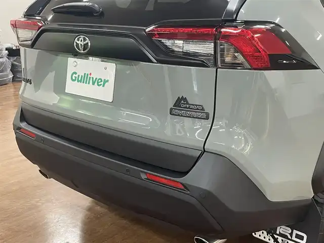 トヨタ ＲＡＶ４ アドベンチャー オフロードPKGⅡ 道央・札幌 2024(令6)年 1万km 緑Ⅱ 4WD/ワンオーナー/リフトアップ/純正ナビ/・フルセグTV/BT/USB/AM/FM/TVキャンセラー/バックカメラ/前席シートヒーター/前席シートベンチレーション/運転席パワーシート/運転席シートメモリ機能/トヨタセーフティセンス/・プリクラッシュセーフティ/・前後パーキングサポートブレーキ/・レーントレーシングアシスト/・ロードサインアシスト/・緊急時操舵支援機能/・低速時加速制御機能/・先行車発進告知機能/横滑り防止装置/前後コーナーセンサー/ブラインドスポットモニター/レーダークルーズコントロール/ビルトインETC2.0/ステアリングヒーター/ステアリングリモコン/電動パーキングブレーキ/ブレーキホールド/純正ラバーマット/オートライト/オートマチックハイビーム/LEDヘッドライト/フォグライト/プッシュスタート/スマートキー/スペアキー/ブリッジ型ルーフレール/ウインカーミラー/TRDマッドガード/ダウンヒルアシストコントロール/4x4Engineering製17インチAW/新車時保証書/取扱説明書
