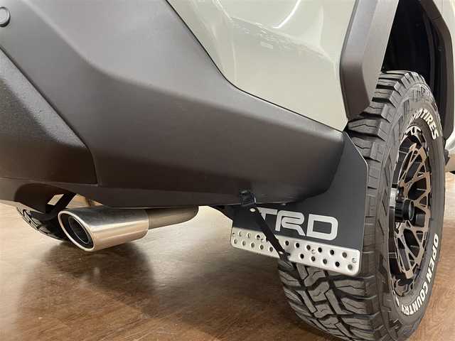 トヨタ ＲＡＶ４ アドベンチャー オフロードPKGⅡ 道央・札幌 2024(令6)年 1万km 緑Ⅱ 4WD/ワンオーナー/リフトアップ/純正ナビ/・フルセグTV/BT/USB/AM/FM/TVキャンセラー/バックカメラ/前席シートヒーター/前席シートベンチレーション/運転席パワーシート/運転席シートメモリ機能/トヨタセーフティセンス/・プリクラッシュセーフティ/・前後パーキングサポートブレーキ/・レーントレーシングアシスト/・ロードサインアシスト/・緊急時操舵支援機能/・低速時加速制御機能/・先行車発進告知機能/横滑り防止装置/前後コーナーセンサー/ブラインドスポットモニター/レーダークルーズコントロール/ビルトインETC2.0/ステアリングヒーター/ステアリングリモコン/電動パーキングブレーキ/ブレーキホールド/純正ラバーマット/オートライト/オートマチックハイビーム/LEDヘッドライト/フォグライト/プッシュスタート/スマートキー/スペアキー/ブリッジ型ルーフレール/ウインカーミラー/TRDマッドガード/ダウンヒルアシストコントロール/4x4Engineering製17インチAW/新車時保証書/取扱説明書
