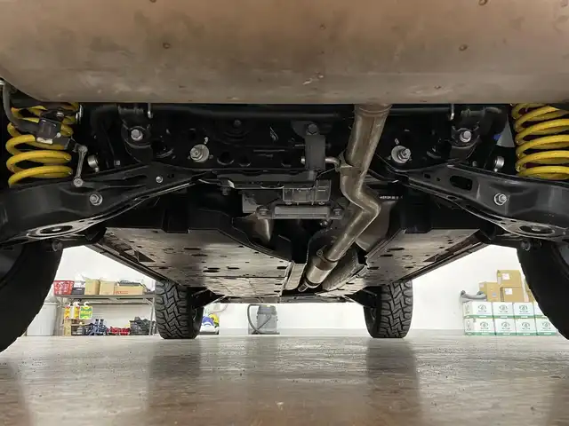 トヨタ ＲＡＶ４ アドベンチャー オフロードPKGⅡ 道央・札幌 2024(令6)年 1万km 緑Ⅱ 4WD/ワンオーナー/リフトアップ/純正ナビ/・フルセグTV/BT/USB/AM/FM/TVキャンセラー/バックカメラ/前席シートヒーター/前席シートベンチレーション/運転席パワーシート/運転席シートメモリ機能/トヨタセーフティセンス/・プリクラッシュセーフティ/・前後パーキングサポートブレーキ/・レーントレーシングアシスト/・ロードサインアシスト/・緊急時操舵支援機能/・低速時加速制御機能/・先行車発進告知機能/横滑り防止装置/前後コーナーセンサー/ブラインドスポットモニター/レーダークルーズコントロール/ビルトインETC2.0/ステアリングヒーター/ステアリングリモコン/電動パーキングブレーキ/ブレーキホールド/純正ラバーマット/オートライト/オートマチックハイビーム/LEDヘッドライト/フォグライト/プッシュスタート/スマートキー/スペアキー/ブリッジ型ルーフレール/ウインカーミラー/TRDマッドガード/ダウンヒルアシストコントロール/4x4Engineering製17インチAW/新車時保証書/取扱説明書