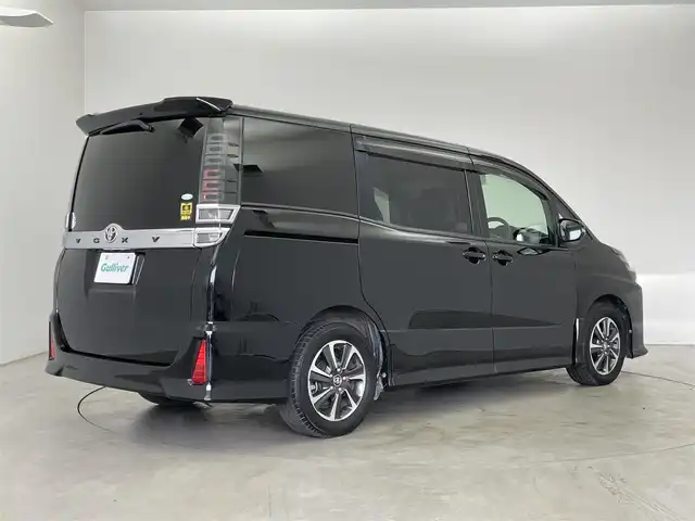 トヨタ ヴォクシー ZS 埼玉県 2017(平29)年 5.1万km ブラック 純正１０インチナビ　フリップダウンモニター　バックカメラ　ビルトインＥＴＣ２．０　クルーズコントロール　ＴＶキャンセラー　両側パワースライドドア　ドライブレコーダー　ＬＥＤライト　地デジＴＶ