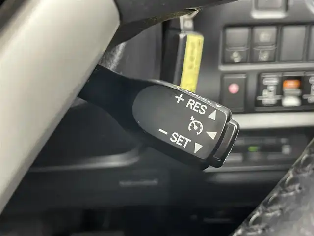 トヨタ ヴォクシー ZS 埼玉県 2017(平29)年 5.1万km ブラック 純正１０インチナビ　フリップダウンモニター　バックカメラ　ビルトインＥＴＣ２．０　クルーズコントロール　ＴＶキャンセラー　両側パワースライドドア　ドライブレコーダー　ＬＥＤライト　地デジＴＶ