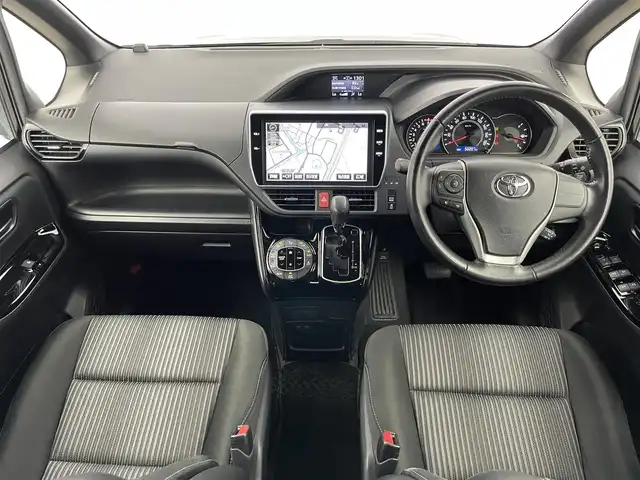 トヨタ ヴォクシー ZS 埼玉県 2017(平29)年 5.1万km ブラック 純正１０インチナビ　フリップダウンモニター　バックカメラ　ビルトインＥＴＣ２．０　クルーズコントロール　ＴＶキャンセラー　両側パワースライドドア　ドライブレコーダー　ＬＥＤライト　地デジＴＶ