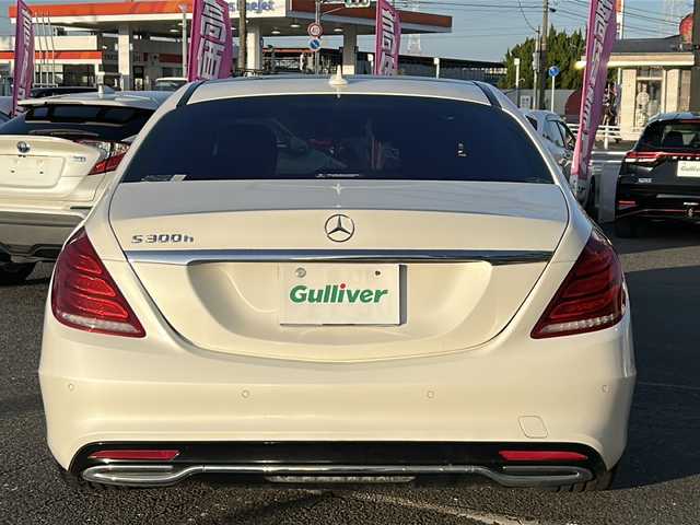 メルセデス・ベンツ Ｓ３００ ハイブリッド AMGライン 愛知県 2015(平27)年 0.6万km ダイヤモンドホワイト /登録時走行距離5555キロ//禁煙/ワンオーナー/正規ディーラー車//AMGライン/ラグジュアリーパッケージ/レーダーセーフティパッケージ//パノラミックスライディングルーフ//純正ナビ/フルセグ/CD/DVD/SD/BT/MSV//全方位カメラ/ETC2.0/HUD//コンビステア/ステアスイッチ/パドルシフト//黒革シート/全席シートヒーター/前席メモリ付パワーシート//ハンズフリーパワートランクリッド//アンビエントライト//照明付きバニティミラー//ランバーサポート//ACC/LIM/BSM/アテンションアシスト//レーンキープアシスト//PRE-SAFEブレーキ/ステアリングアシスト//クリアランスソナー//純正フロアマット//新車時保証書//取扱説明書//スペアスマートキー有