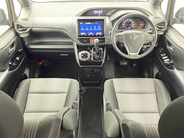 トヨタ ヴォクシー ZS 煌Ⅱ 新潟県 2020(令2)年 4.3万km ブラック 純正メモリナビ/（BT/FM/AM/フルセグTV）/バックカメラ/ステアリングスイッチ/両側パワースライドドア/純正フリップダウンモニター/純正LEDオートヘッドライト/電格ミラー/ウィンカーミラー/ドアバイザー/純正16インチアルミホイール/ビルトインETC