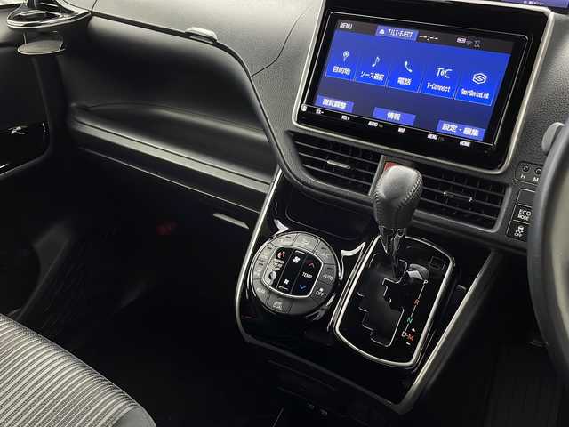 トヨタ ヴォクシー ZS 煌Ⅱ 新潟県 2020(令2)年 4.3万km ブラック 純正メモリナビ/（BT/FM/AM/フルセグTV）/バックカメラ/ステアリングスイッチ/両側パワースライドドア/純正フリップダウンモニター/純正LEDオートヘッドライト/電格ミラー/ウィンカーミラー/ドアバイザー/純正16インチアルミホイール/ビルトインETC