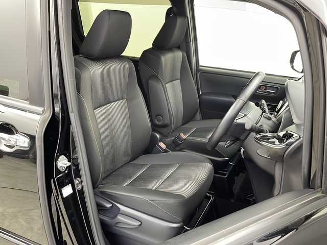 トヨタ ヴォクシー ZS 煌Ⅱ 新潟県 2020(令2)年 4.3万km ブラック 純正メモリナビ/（BT/FM/AM/フルセグTV）/バックカメラ/ステアリングスイッチ/両側パワースライドドア/純正フリップダウンモニター/純正LEDオートヘッドライト/電格ミラー/ウィンカーミラー/ドアバイザー/純正16インチアルミホイール/ビルトインETC