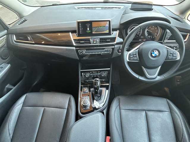 ＢＭＷ ＢＭＷ ２１８ｄ グランツアラー ラグジュアリー 高知県 2021(令3)年 6.6万km ミネラルホワイト ワンオーナー/純正HDDナビ/【FM/AM/BT】/コンフォートパッケージ/アドバンストアクティブセーフティパッケージ/HUD/バックカメラ/クルーズコントロール(追従走行有り)/衝突被害軽減ブレーキ/パーキングサポートブレーキ/パーキングアシスト/横滑り防止/レザーシート/シートヒーター/パワーシート(メモリ機能有り)/コーナー、バックセンサー/パワーバックドア/ミラー一体型ETC/前後ドライブレコーダー/オートワイパー/オートライト/純正LEDライト/プッシュスタート/MTモード付きAT/アイドリングストップ/純正・社外アルミホイール 17インチ/純正フロアマット/スペアキー×1【スマートキー】