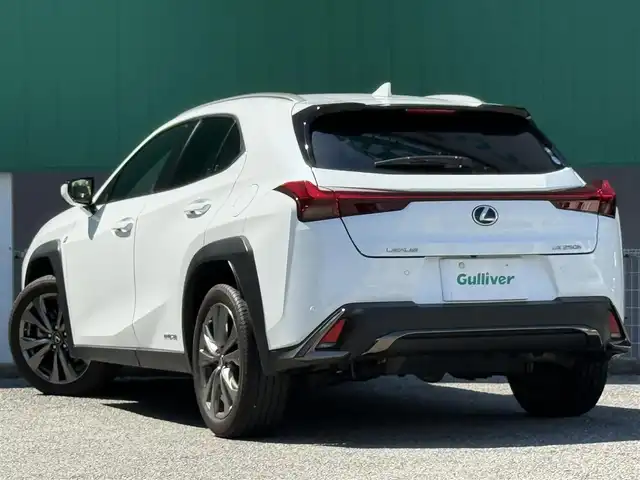 レクサス ＵＸ 250h Fスポーツ 千葉県 2020(令2)年 2.7万km ホワイトノーヴァガラスフレーク 純正コネクトナビ/フルセグTV/CD/DVD/BT/USB/レーダークルーズコントロール/パワーバックドア/パノラミビューニューモニター/バックカメラ/本革シート/シートヒーター/パドルシフト/ステアリングヒーター/ブラインドスポットモニター/オートライト/オートハイビーム/LEDヘッドライト/純正18インチAW