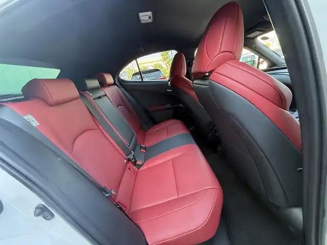 レクサス ＵＸ 250h Fスポーツ 千葉県 2020(令2)年 2.7万km ホワイトノーヴァガラスフレーク 純正コネクトナビ/フルセグTV/CD/DVD/BT/USB/レーダークルーズコントロール/パワーバックドア/パノラミビューニューモニター/バックカメラ/本革シート/シートヒーター/パドルシフト/ステアリングヒーター/ブラインドスポットモニター/オートライト/オートハイビーム/LEDヘッドライト/純正18インチAW
