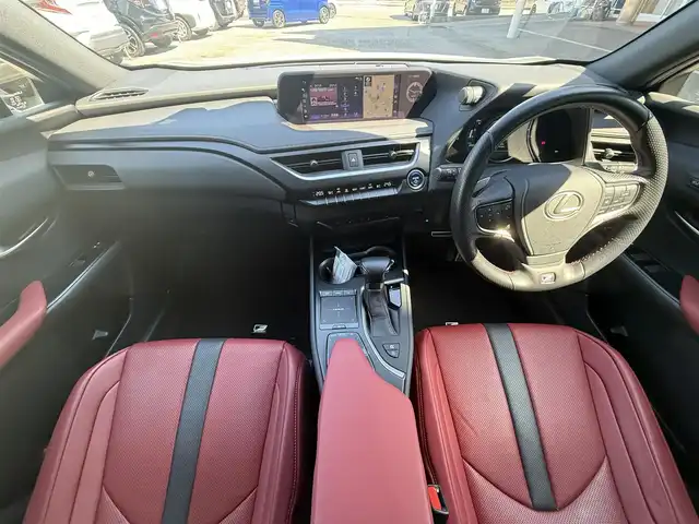 レクサス ＵＸ 250h Fスポーツ 千葉県 2020(令2)年 2.7万km ホワイトノーヴァガラスフレーク 純正コネクトナビ/フルセグTV/CD/DVD/BT/USB/レーダークルーズコントロール/パワーバックドア/パノラミビューニューモニター/バックカメラ/本革シート/シートヒーター/パドルシフト/ステアリングヒーター/ブラインドスポットモニター/オートライト/オートハイビーム/LEDヘッドライト/純正18インチAW