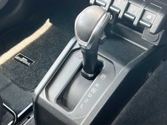 スズキ ジムニー シエラ JC 三重県 2020(令2)年 3.8万km ミディアムグレー 純正9型ナビ/全席シートヒーター/前方ドライブレコーダー/クルーズコントロール/レーンキープアシスト/ダウンヒルアシストコントロール/ステアリングリモコン/ヒーテッドドアミラー/電動格納ミラー/禁煙車