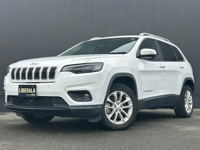 クライスラー・ジープ ジープ チェロキー ロンジチュード 道東・釧路十勝 2020(令2)年 2.7万km ブライトホワイト ４WD/純正ナビ/バックカメラ/純正ETC2.0/前後ドライブレコーダー/車線逸脱警報プラス/前面衝突警報/側面距離警報/フロント・リアパークアシスト/縦列・並列パークアシスト・アンパークアシスト/アダクティブクルーズコントロール/ヒルスタートアシスト/レザーシート/フロントシートヒーター/LEDライト/オートライト/純正１７インチAW/純正ゴムマット