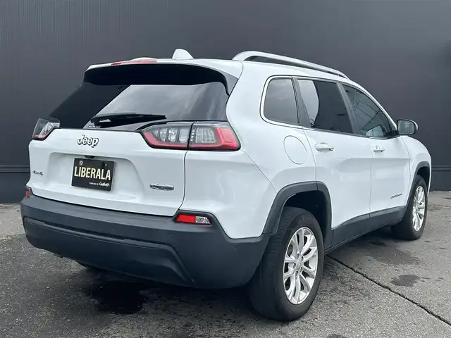 クライスラー・ジープ ジープ チェロキー ロンジチュード 道東・釧路十勝 2020(令2)年 2.7万km ブライトホワイト ４WD/純正ナビ/バックカメラ/純正ETC2.0/前後ドライブレコーダー/車線逸脱警報プラス/前面衝突警報/側面距離警報/フロント・リアパークアシスト/縦列・並列パークアシスト・アンパークアシスト/アダクティブクルーズコントロール/ヒルスタートアシスト/レザーシート/フロントシートヒーター/LEDライト/オートライト/純正１７インチAW/純正ゴムマット