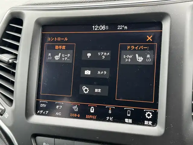 クライスラー・ジープ ジープ チェロキー ロンジチュード 道東・釧路十勝 2020(令2)年 2.7万km ブライトホワイト ４WD/純正ナビ/バックカメラ/純正ETC2.0/前後ドライブレコーダー/車線逸脱警報プラス/前面衝突警報/側面距離警報/フロント・リアパークアシスト/縦列・並列パークアシスト・アンパークアシスト/アダクティブクルーズコントロール/ヒルスタートアシスト/レザーシート/フロントシートヒーター/LEDライト/オートライト/純正１７インチAW/純正ゴムマット