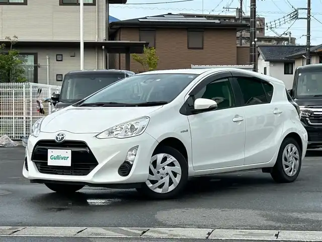 トヨタ アクア S 静岡県 2016(平28)年 6.1万km ライムホワイトパールクリスタルシャイン エンジンスタートボタン/パワーステアリング/パワーウィンドウ/アイドリングストップ/スマートキー/オートエアコン/ETC/バックカメラ/純正ナビ（CD/BTワンセグ）/純正フロアマット/ABS/横滑り防止装置/レーンキープアシスト/オートライト/Wエアバック/衝突軽減システム