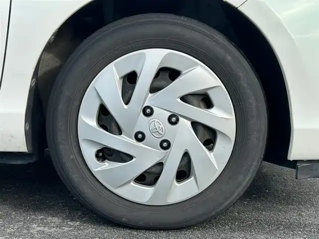 トヨタ アクア S 静岡県 2016(平28)年 6.1万km ライムホワイトパールクリスタルシャイン エンジンスタートボタン/パワーステアリング/パワーウィンドウ/アイドリングストップ/スマートキー/オートエアコン/ETC/バックカメラ/純正ナビ（CD/BTワンセグ）/純正フロアマット/ABS/横滑り防止装置/レーンキープアシスト/オートライト/Wエアバック/衝突軽減システム