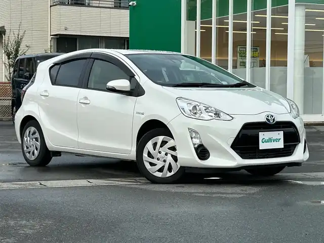 トヨタ アクア S 静岡県 2016(平28)年 6.1万km ライムホワイトパールクリスタルシャイン エンジンスタートボタン/パワーステアリング/パワーウィンドウ/アイドリングストップ/スマートキー/オートエアコン/ETC/バックカメラ/純正ナビ（CD/BTワンセグ）/純正フロアマット/ABS/横滑り防止装置/レーンキープアシスト/オートライト/Wエアバック/衝突軽減システム