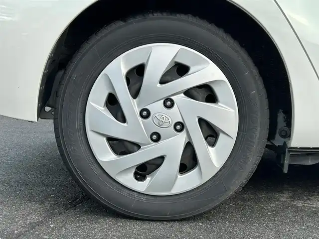 トヨタ アクア S 静岡県 2016(平28)年 6.1万km ライムホワイトパールクリスタルシャイン エンジンスタートボタン/パワーステアリング/パワーウィンドウ/アイドリングストップ/スマートキー/オートエアコン/ETC/バックカメラ/純正ナビ（CD/BTワンセグ）/純正フロアマット/ABS/横滑り防止装置/レーンキープアシスト/オートライト/Wエアバック/衝突軽減システム