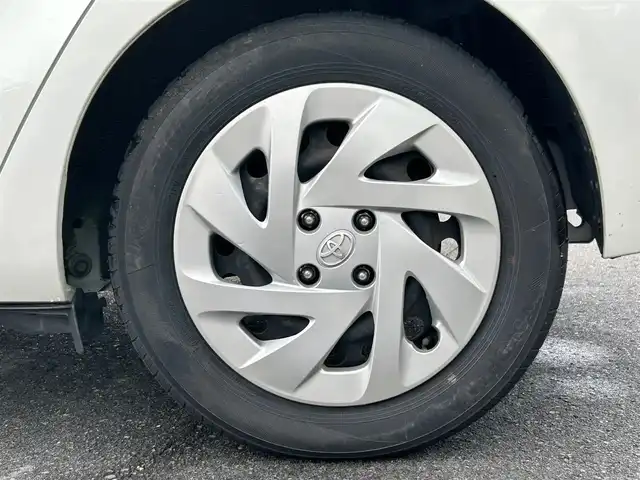 トヨタ アクア S 静岡県 2016(平28)年 6.1万km ライムホワイトパールクリスタルシャイン エンジンスタートボタン/パワーステアリング/パワーウィンドウ/アイドリングストップ/スマートキー/オートエアコン/ETC/バックカメラ/純正ナビ（CD/BTワンセグ）/純正フロアマット/ABS/横滑り防止装置/レーンキープアシスト/オートライト/Wエアバック/衝突軽減システム
