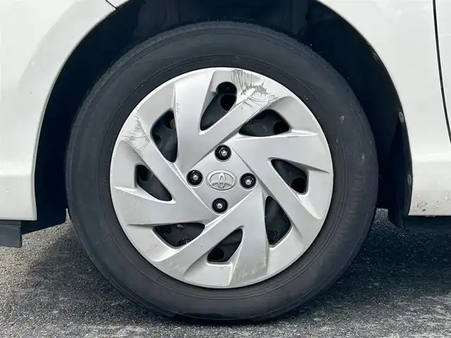 トヨタ アクア S 静岡県 2016(平28)年 6.1万km ライムホワイトパールクリスタルシャイン エンジンスタートボタン/パワーステアリング/パワーウィンドウ/アイドリングストップ/スマートキー/オートエアコン/ETC/バックカメラ/純正ナビ（CD/BTワンセグ）/純正フロアマット/ABS/横滑り防止装置/レーンキープアシスト/オートライト/Wエアバック/衝突軽減システム