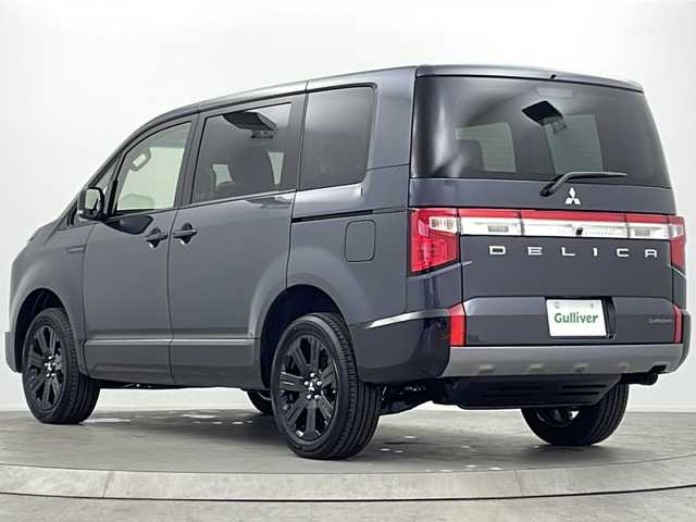三菱 デリカＤ：５ シャモニー 大阪府 2025(令7)年 0.1千km グラファイトグレーメタリック/ブラックマイカ 登録済未使用車/専用ALPINE11型ナビ/【フルセグTV/Bluetooth/HDMI/CD/DVD/FM/AM】/全方位カメラ/パワーバックドア/ブラインドスポットモニター/両側パワースライドドア/前後コーナーセンサー/センターデフロック/三菱e-Assist/・車線逸脱警報システム/・レーダークルーズコントロール/・衝突被害軽減ブレーキシステム/・オートマチックハイビーム/・後側方車両検知警報システム/・誤発進抑制機能/ハーフレザーシート/D/N席シートヒーター/ステアリングヒーター/パドルシフト/オートホールド/ステアリングスイッチ/LEDヘッドライト/スマートキー/スペアキー/保証書/取扱説明書/点検記録簿
