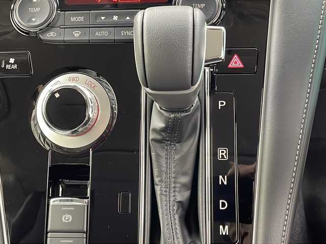 三菱 デリカＤ：５ シャモニー 大阪府 2025(令7)年 0.1千km グラファイトグレーメタリック/ブラックマイカ 登録済未使用車/専用ALPINE11型ナビ/【フルセグTV/Bluetooth/HDMI/CD/DVD/FM/AM】/全方位カメラ/パワーバックドア/ブラインドスポットモニター/両側パワースライドドア/前後コーナーセンサー/センターデフロック/三菱e-Assist/・車線逸脱警報システム/・レーダークルーズコントロール/・衝突被害軽減ブレーキシステム/・オートマチックハイビーム/・後側方車両検知警報システム/・誤発進抑制機能/ハーフレザーシート/D/N席シートヒーター/ステアリングヒーター/パドルシフト/オートホールド/ステアリングスイッチ/LEDヘッドライト/スマートキー/スペアキー/保証書/取扱説明書/点検記録簿